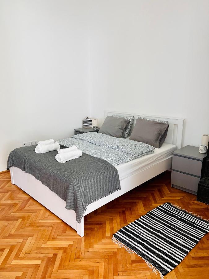 Apartment Friends Central Oradea Exterior foto