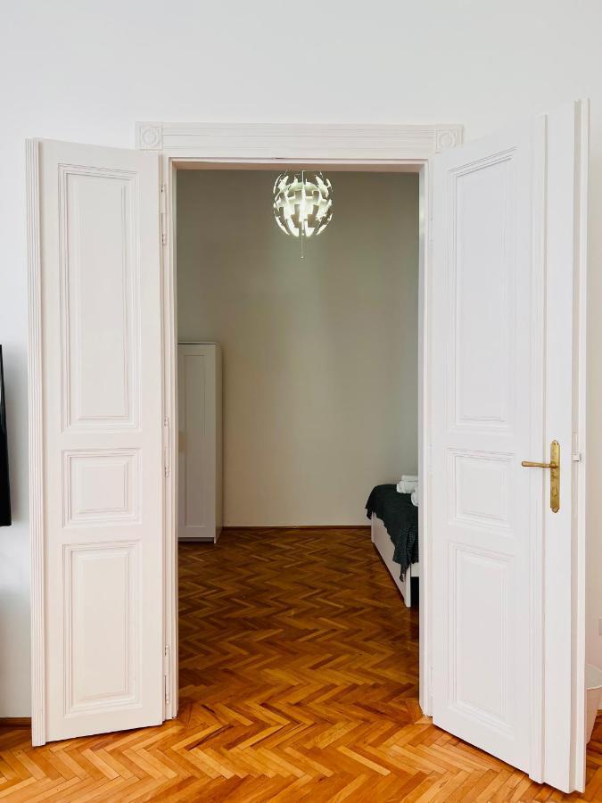 Apartment Friends Central Oradea Exterior foto