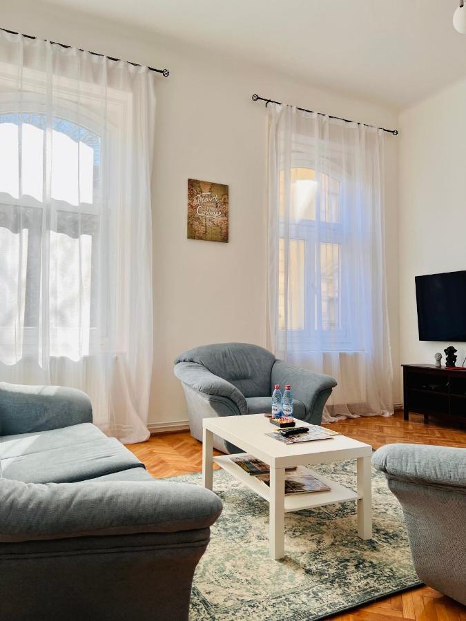 Apartment Friends Central Oradea Exterior foto