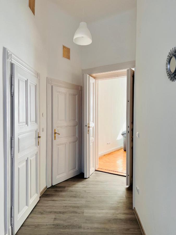 Apartment Friends Central Oradea Exterior foto